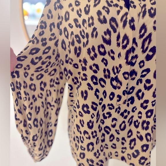 Chico’s leopard Animal-Print Bishop-Sleeve Silky Blouse size 3 (XL) - Picture 7 of 10